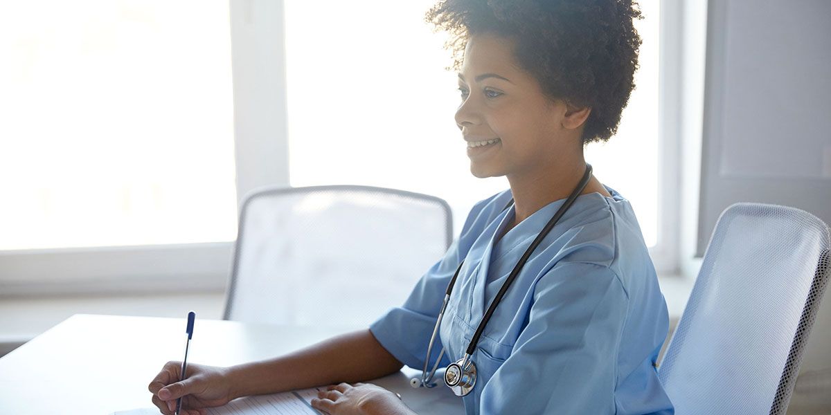 Advance your career upwards as a travel nurse | 15 Outstanding Benefits of Being a Travel Nurse in 2017
