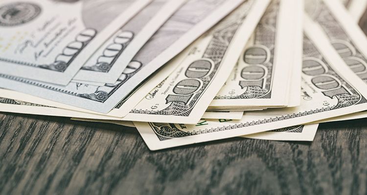 Higher salary and sign-on bonus | 15 Outstanding Benefits of Being a Travel Nurse in 2017